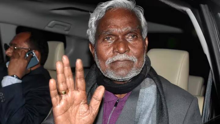 चंपई सोरेन 68 साल के हैं और सात बार के विधायक हैं, वह झारखंड में सरायकेला निर्वाचन क्षेत्र का प्रतिनिधित्व करते हैं.