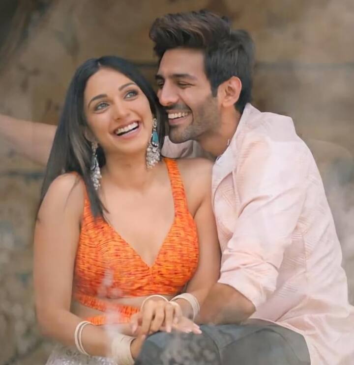 'भूल भुलैया 2' में पहली बार कियारा आडवाणी और कार्तिक की जोड़ी देखने को मिली. वहीं कहानी के साथ साथ दोनों की केमिस्ट्री भी दर्शकों के दिलों पर छा गई है.