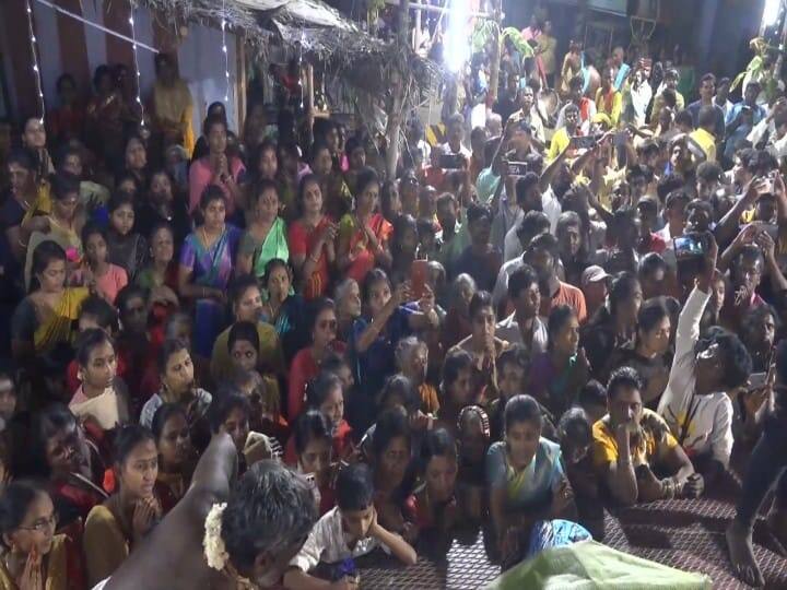 இந்த விழாவில் முப்பெரும் தேவிகளும் மூன்று சப்பரங்களில் எழுந்தருளி வீதி உலா நிகழ்ச்சியும் நடைபெறும்.  இந்த நிகழ்வில் ஏராளமான பக்தர்கள் பங்கேற்று வழிபாடுகள் செய்தனர்.