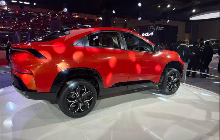 At first glance, the Tatat Curvv impresses with its tall stance, smart features like flush door handles which pop out, aggressive styling, and of course the coupe SUV moniker for its class. (Source: Somnath Chatterjee)