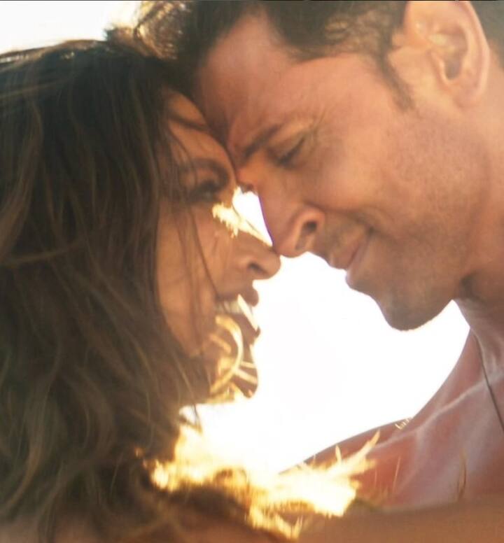 ऐसे में फैंस को दोनों की सिंजलिंग केमिस्ट्री खूब पसंद आ रही है.