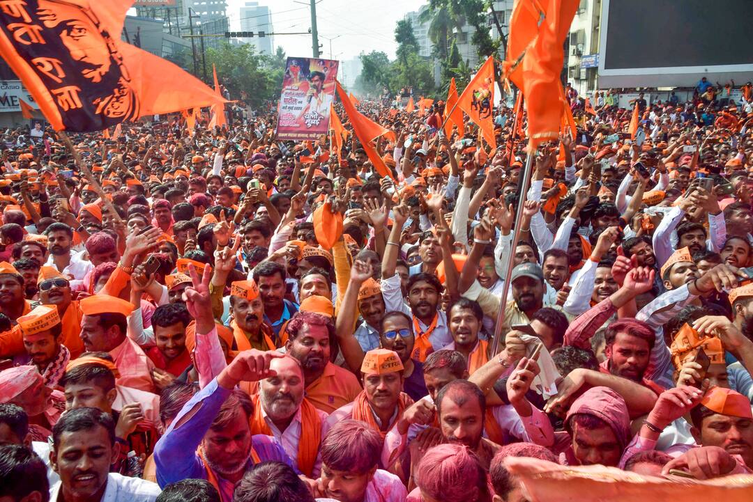 मराठा आरक्षणाविरोधातली याचिका हायकोर्टानं स्वीकारली; तातडीच्या सुनावणीला नकार, पुढील आठवड्यात सुनावणी घेण्याचं निश्चित Bombay High Court accepts petition against Maratha reservation Urgent hearing denied hearing set for next week OBC Marathi News मराठा आरक्षणाविरोधातली याचिका हायकोर्टानं स्वीकारली; तातडीच्या सुनावणीला नकार, पुढील आठवड्यात सुनावणी घेण्याचं निश्चित