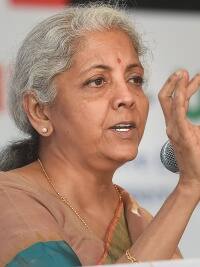 निर्मला सीतारमण की बजट टीम में कौन-कौन शामिल?