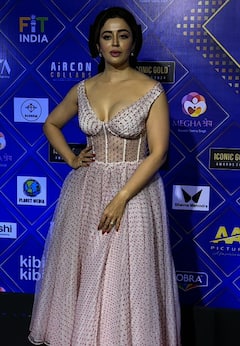 Iconic Gold Awards 2024: सूट-बूट में पहुंचा ‘चैंपियन’..तो ब्लैक साड़ी में सान्या मल्होत्रा ने कराया हुस्न का दीदार, रेड कार्पेट पर दिखा जलवा इन सितारों का जलवा