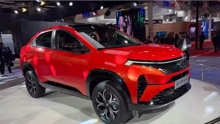 tata motors showcased their upcoming curvv suv in bharat mobility show 2024 Tata Curvv Design : Tata Curvv SUVचे प्रोडक्शन मॉडेल जाहीर, जाणून घ्या डिझाइन आणि स्पेसिफिकेशन डिटेल्स