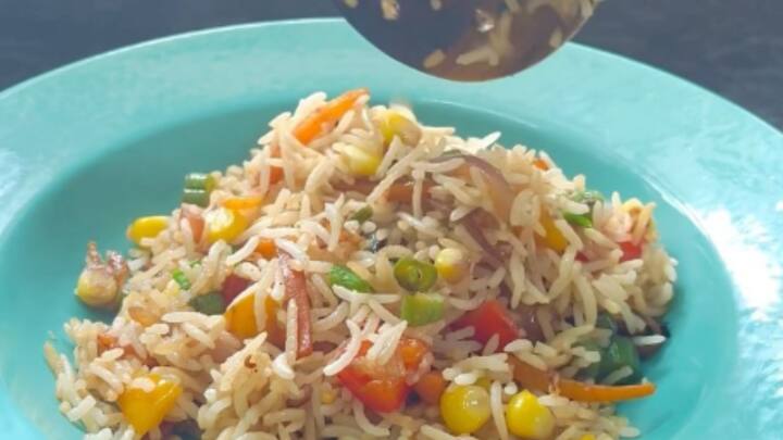 Corn Fried Rice : குழந்தைகள் விரும்பும் கார்ன் ஃப்ரைடு ரைஸ் ரெசிபியை இன்றே ட்ரை செய்து பாருங்கள்.