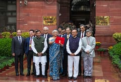 Nirmala Sitharaman Saree : 2019 முதல் 2023 வரை.. பட்ஜெட் தாக்கலின் போது நிர்மலா சீதாராமன் அணிந்த அசத்தலான சேலைகள்!