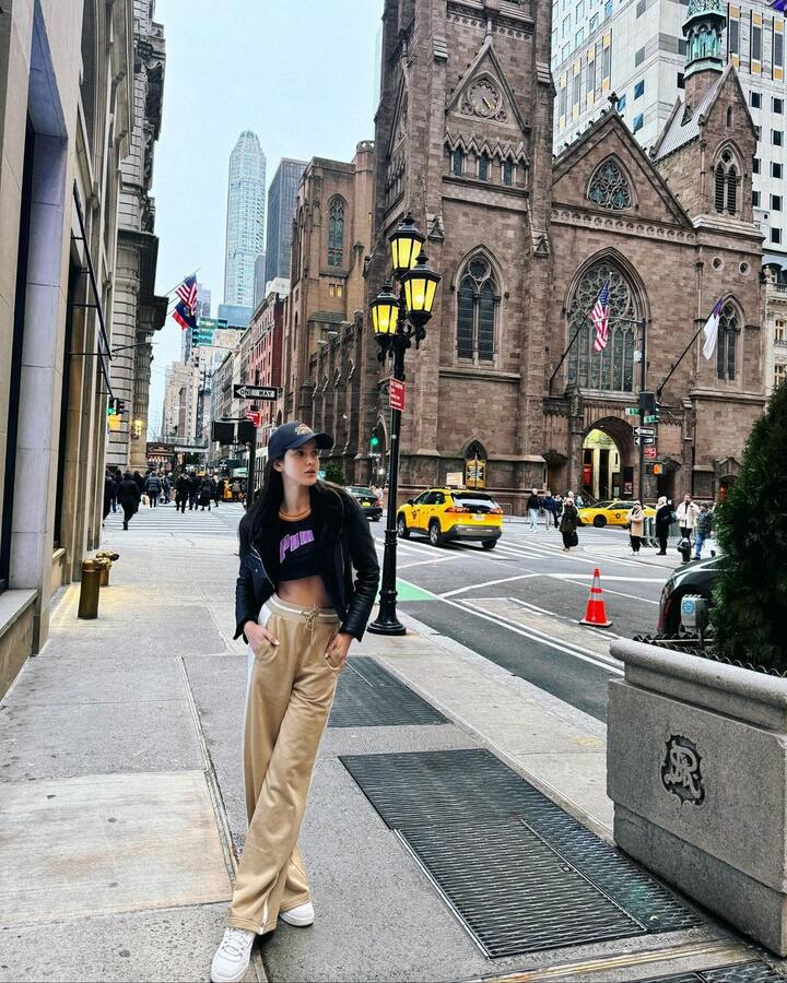 She was spotted walking around New York City in the post sporting an off-white, loose-fitting t-shirt, beige trousers, and a black leather jacket.
