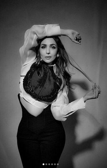 ਹਾਲ ਹੀ 'ਚ ਅਦਾਕਾਰਾ ਨੇ ਆਪਣਾ ਲੇਟੈਸਟ ਹੌਟ ਫੋਟੋਸ਼ੂਟ ਕਰਵਾਇਆ ਹੈ। ਇਨ੍ਹਾਂ ਤਸਵੀਰਾਂ 'ਚ ਉਸ ਦੇ ਸ਼ਾਨਦਾਰ ਲੁੱਕ ਨੂੰ ਦੇਖ ਕੇ ਫੈਨਜ਼ ਦੀਵਾਨਾ ਹੋ ਗਏ ਹਨ। ਤਸਵੀਰਾਂ 'ਚ ਦੇਖੋ ਮਲਾਇਕਾ ਦਾ ਗਲੈਮਰਸ ਅਵਤਾਰ...