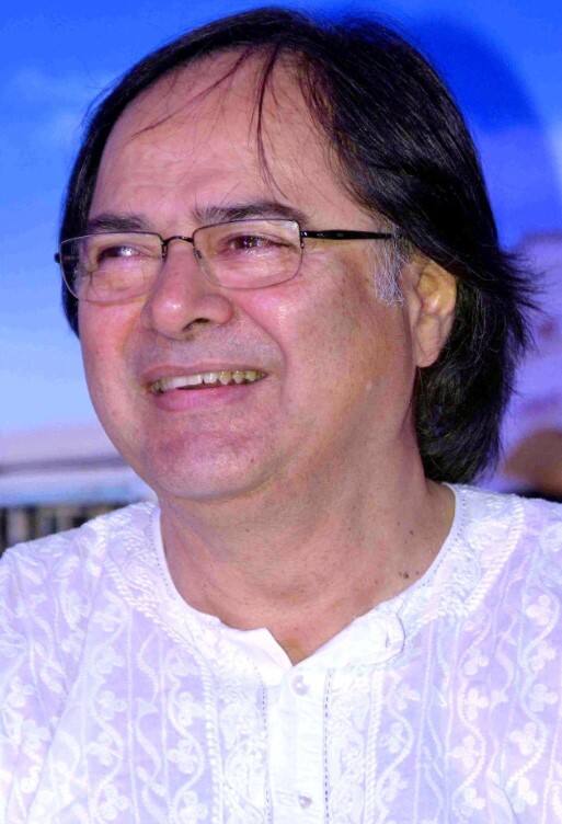 बॉलीवुड के दिग्गज अभिनेता फारुख शेख ने भी विदेश की धरती पर अपनी आखिरी सांस ली थी. दिल का दौरा पड़ने से उनका निधन हुआ था. तब वह दुबई में थे.