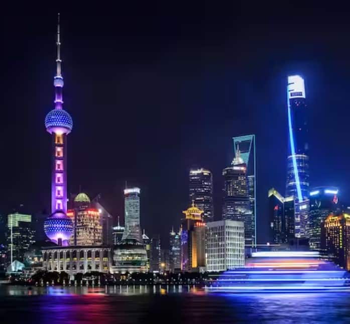 ਕਿਸੇ ਦੇਸ਼ ਦੀ ਆਰਥਿਕਤਾ ਦਾ ਮੁਲਾਂਕਣ ਕਰਨ ਲਈ ਜੀਡੀਪੀ ਇੱਕ ਪ੍ਰਮੁੱਖ ਮਾਪ ਹੈ। ਇਸ ਸਮੇਂ ਚੀਨ ਦੀ ਜੀਡੀਪੀ 17.7 ਟ੍ਰਿਲੀਅਨ ਅਮਰੀਕੀ ਡਾਲਰ ਹੈ। ਇਸ ਦੇਸ਼ ਦੀ ਸਾਲਾਨਾ ਜੀਡੀਪੀ ਵਿਕਾਸ ਦਰ 5.2 ਫੀਸਦੀ ਹੈ।