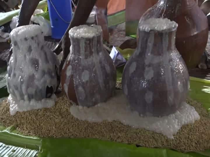 அதன் பின்னர் அந்த பானைக்குள் பாலை ஊற்றும் பொழுது நெருப்பே இல்லாமல் பால் பொங்கி வழிவதை காண முடியும்..!