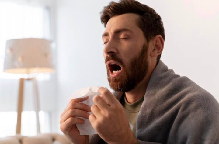 डॉक्टर कहते हैं कि भोजन के बाद आने वाली छींक को गस्टेटरी राइनाइटिस कहते हैं. इसके पीछे कई कारण हो सकते हैं. जैसे जैसे उम्र बढ़ती है, भोजन के बाद आने वाली छींक की संख्या बढ़ती जाती है.  चलिए आज इस बारे में बात करते हैं.