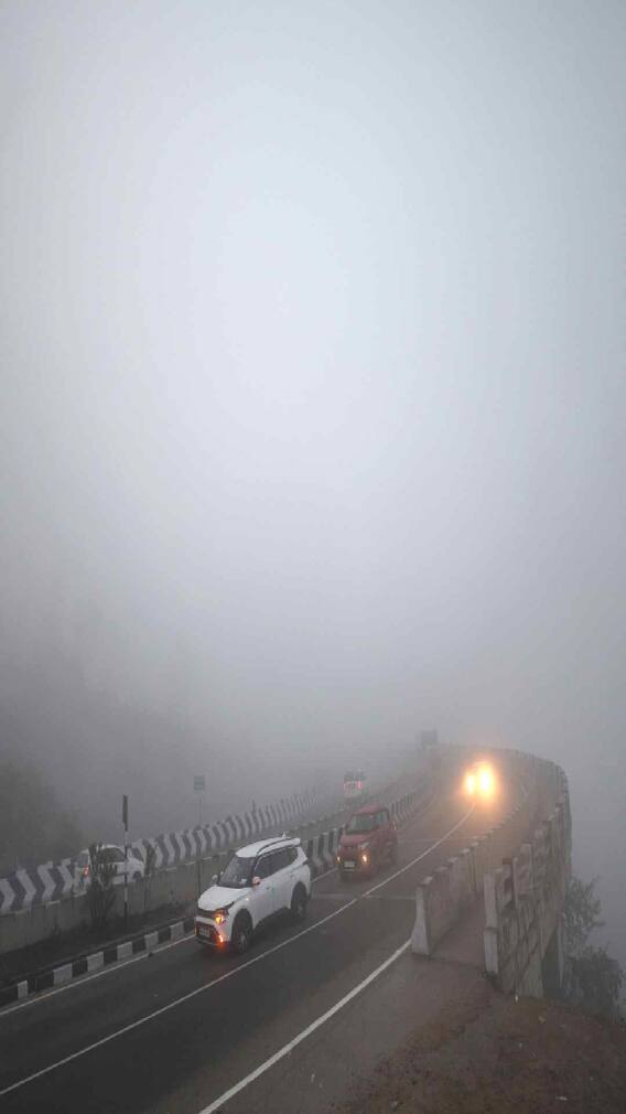 फेब्रुवारीमध्ये काश्मीरची ही ठिकाणं फिरण्यासाठी आहेत झकास...