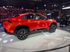 Bharat Mobility Expo: देखिए टाटा कर्व डीजल एसयूवी कूप की पहली तस्वीरें