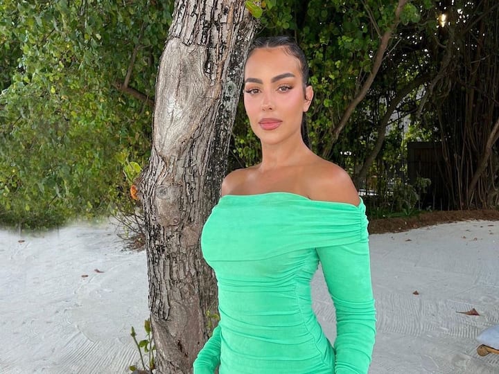 She simply captioned her viral post: