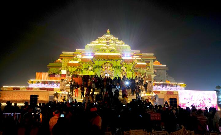 IRCTC दिल्ली से अयोध्या जाने के लिए बस टिकट बुकिंग की सुविधा भी दे रहा है. इसके लिए आपको irctctourism.com पर जाना होगा. इसके बाद आपको तमाम विकल्प नजर आएंगे.