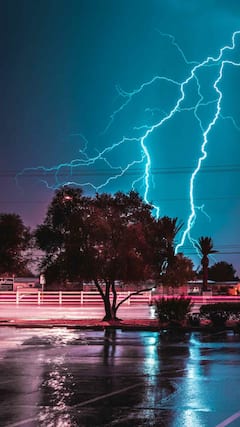 वीज चमकण्याचं नेमकं कारण काय ?