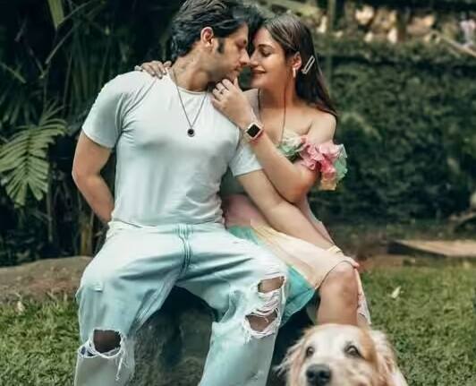 ટીવીની નાગિન સુરભી ચંદના બહુ જલ્દી લગ્ન કરવા જઈ રહી છે. અભિનેત્રી તેના બોયફ્રેન્ડ કરણ શર્મા સાથે લગ્ન કરવા જઈ રહી છે. બંને આ વર્ષે માર્ચમાં સાત ફેરા લેશે.