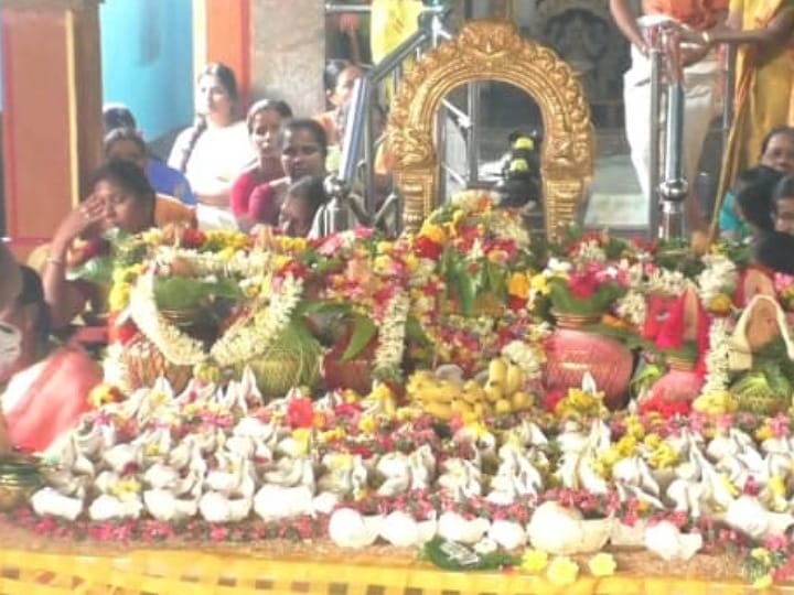 கரூர்  ஸ்ரீ சிவசக்தி விநாயகர் ஆலயத்தில் 108 வலம்புரி சங்காபிஷேக விழா