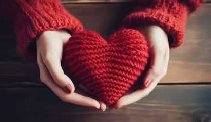 Valentine Day: ਜੇਕਰ ਤੁਸੀਂ ਵੀ ਇਸ ਵੈਲੇਨਟਾਈਨ ਡੇਅ ਨੂੰ ਆਪਣੇ ਪਾਰਟਨਰ ਲਈ ਯਾਦਗਾਰ ਬਣਾਉਣਾ ਚਾਹੁੰਦੇ ਹੋ ਤਾਂ ਤੁਸੀਂ ਉਨ੍ਹਾਂ ਨੂੰ ਸਰਪ੍ਰਾਈਜ਼ ਕਰ ਸਕਦੇ ਹੋ। ਇਹ ਸਰਪ੍ਰਾਈਜ਼ ਉਸ ਨੂੰ ਹੈਰਾਨ ਹੀ ਨਹੀਂ ਕਰੇਗਾ ਸਗੋਂ ਉਸ ਨੂੰ ਖੁਸ਼ ਵੀ ਕਰੇਗਾ।