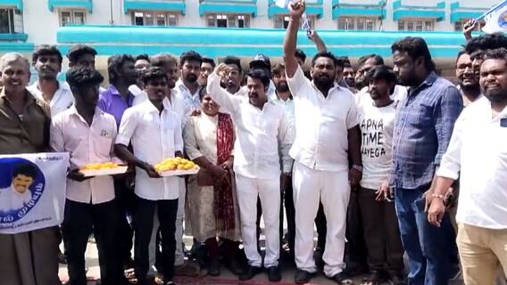 Actor Vijay Fans Celebrations : విజయ్ రాజకీయ ప్రకటనతో అభిమానుల సంబరాలు | ABP Desam