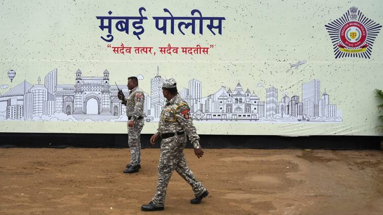 Mumbai Traffic Police Control Room received threat of placing bombs at 6 places in the city Bomb Threat: मुंबई ट्रैफिक पुलिस कंट्रोल रूम को मिली शहर में 6 जगह बम रखे जाने की धमकी, कई संदिग्ध जगहों पर छापेमारी