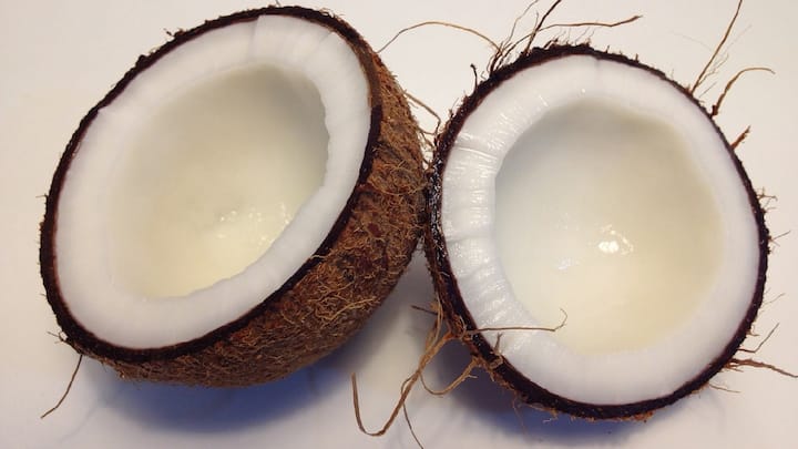 health benefits for coconut : काय आहेत कच्च्या नारळ खाण्याचे फायदे? जाणून घ्या सविस्तर