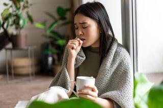 Health Tips : 100 दिवसांहूनही जास्त खोकला राहतो का? 'हे' आहे गंभीर आजाराचं लक्षण; वाचा कारणं आणि उपचार