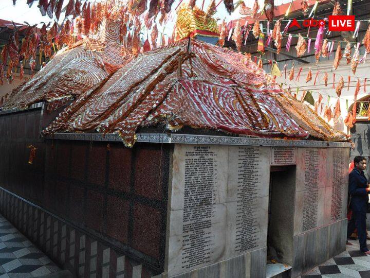 मंगला गौरी मंदिर: बिहार के पवित्र शहर गया में ही मंगला गौरी का प्रसिद्ध मंदिर भी स्थित है. यहां भक्त मां मंगला गौरी के दर्शन के लिए पहुंचते हैं. इसे भारत के 18 शक्तिपीठों में एक माना गया है. ऐसी मान्यता है कि यहां सती के शरीर का एक अंग गिरा था.
