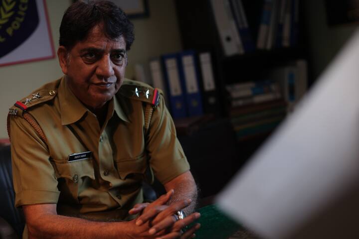 বাসবদত্তাও কাজ করছেন একটি ধারাবাহিকে। বাসবদত্তাকে এর আগে বড়পর্দায় কাজ করতে দেখা গেলেও, ওয়েব সিরিজে দেখা যায়নি তাঁকে। ফলে, প্রেমের গল্প না হলেও এই অভিনেতা অভিনেত্রীকে নিয়ে মানুষের উৎসাহ রয়েছে।