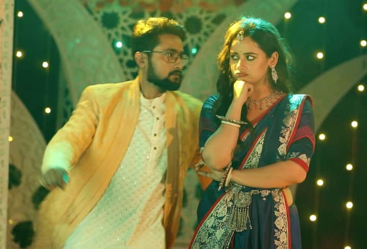 খুলেছে একটি ফ্যাশন হাউজ। আর সেই শো-তে হাজির হয়েছিলেন জি বাংলার অন্যান্য ধারাবাহিকের কলাকুশলীরাও। নাচে-গানে জমাটি সেই উৎসব। এক ঝলক নজর রাখা যাক সেইদিকেই।