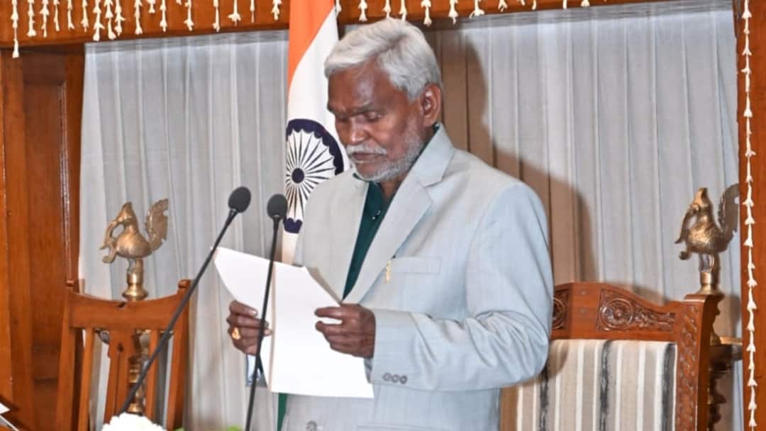 Jharkhand CM Oath: चंपई सोरेन ने ली झारखंड के 12वें मुख्यमंत्री पद की शपथ, आलमगीर आलम और सत्यानंद भोक्ता बने मंत्री Champai Soren takes oath as 12th Jharkhand chief minister with three more ministers Jharkhand CM Oath: चंपई सोरेन ने ली झारखंड के 12वें मुख्यमंत्री पद की शपथ, आलमगीर आलम और सत्यानंद भोक्ता बने मंत्री