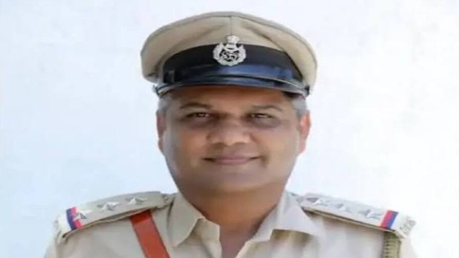 જૂનાગઢના ચર્ચીત તોડકાંડમાં સસ્પેન્ડેડ PI તરલ ભટ્ટની ATS દ્વારા કરવામાં આવી ધરપકડ Suspended PI Taral Bhatt arrested know detail જૂનાગઢના ચર્ચીત તોડકાંડમાં સસ્પેન્ડેડ PI તરલ ભટ્ટની ATS દ્વારા કરવામાં આવી ધરપકડ