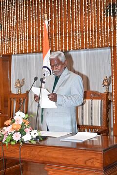 Jharkhand CM Oath: चंपई सोरेन बने झारखंड के 12वें मुख्यमंत्री, इन दो नेताओं ने ली मंत्री पद की शपथ