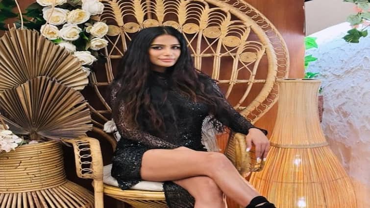 poonam-pandey-death-news-family-unreachable-team-awaits-further-information Poonam Pandey: શું પૂનમ પાંડે જીવતી છે? મોતના સમાચાર બાદ બહેન ગાયબ,ફોન બંધ, મૃતદેહ ક્યા છે...