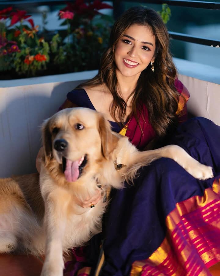 ప్రియాంక జవాల్కర్ షార్ట్ ఫిల్మ్తో తన కెరీర్ ప్రారంభించింది. మిస్టర్ ప్రొడెక్షన్లో చాలా షార్ట్ ఫిల్మ్స్ చేసింది. (Images Source : Instagram/jawalkar)