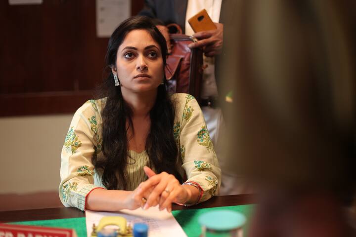 এই সিরিজে, চরিত্রের লুক প্রকাশ্যে আনল এবিপি লাইভ। ফেব্রুয়ারি মাস থেকেই স্ট্রিমিং শুরু হবে এই ওয়েব সিরিজের।