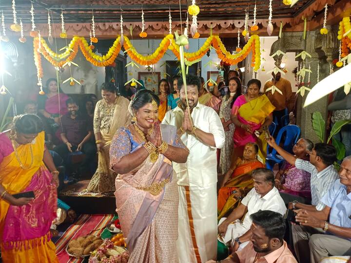 இவர்களது இந்த நிச்சயதார்த்த புகைப்படங்கள் இணையத்தில் வைரலாகி வருகிறது.