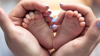 ट्रांसजेंडर ने पहले प्रिजर्व करवाया एग, सर्जरी के बाद अब मिला बेटे के पिता बनने का सुख