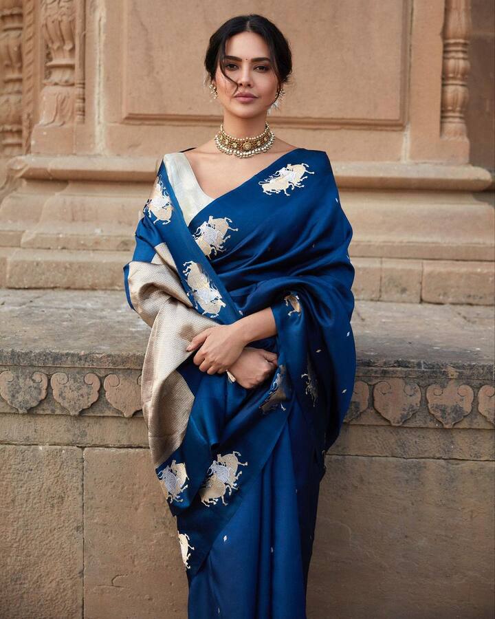Earlier, Esha wore a breathtaking silk blue saree from House Of Raisons.