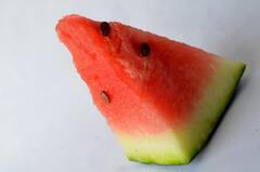 Benefits Of Eating Watermelon Seeds : कलिंगडाच्या बिया चुकूनही फेकू नका, फायदे वाचून व्हाल थक्क