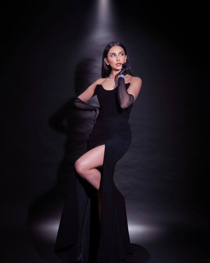 Rakul Preet Singh PHOTO: રકુલ પ્રીત સિંહ તેના ફેન્સ સાથે જોડાયેલા રહેવા માટે સોશિયલ મીડિયા પર ખૂબ જ એક્ટિવ રહે છે.