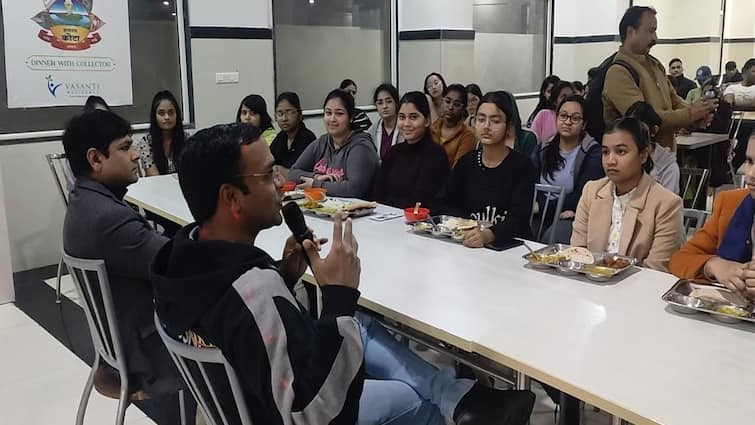 Kota District Collector had Dinner with Students Kota Collector Success Mantra ann Rajasthan: कोटा जिला कलेक्टर ने छात्रों के साथ किया डिनर, स्टूडेंट्स ने पूछा- मन ना लगे तो कैसे पढ़ाई करें?