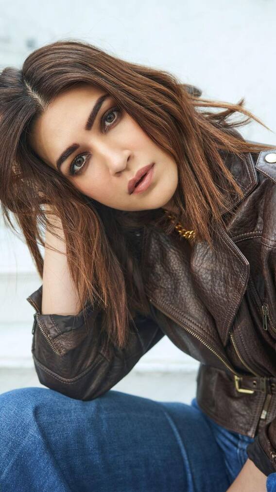 'क्रिती' चा Messy hair लूक!