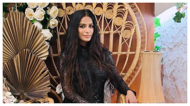 Poonam Pandey Is Alive, Posts Video On Instagram To Spread Awareness About Cervical Cancer 'I Am Alive', Says Poonam Pandey In New Instagram Video, Death News To Spread Awareness About Cervical Cancer