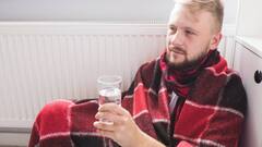 रात में सोने से पहले एक गिलास गुनगुना पानी जरूर पिएं, हफ्तेभर में मिलेगा फायदा