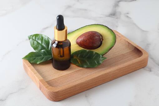 Avocado: Fresh avocados can be your saviour, if you have been suffering from flaky and dry skin for a long time. It is super rich in natural oils, antioxidants, and minerals, which help to penetrate deep into the skin. (Image Source: Getty)