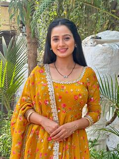 Man Dhaga Dhaga Jodte Nava :  'मन धागा धागा जोडते नवा' मालिकेतील 'आनंदी' दिसणार नव्या रुपात!