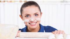 खूबसूरती बढ़ाने के लिए चेहरे पर लगाते हैं बेकिंग सोडा तो संभल जाएं, फायदे की जगह हो सकते हैं ये नुकसान